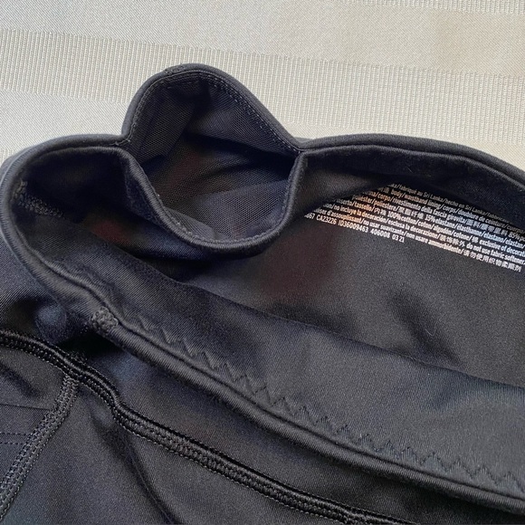 Victoria’s Secret Sz 4 Leggings 3 pockets High Rise Black Yoga Gold V Logo EUC - Picture 10 of 10